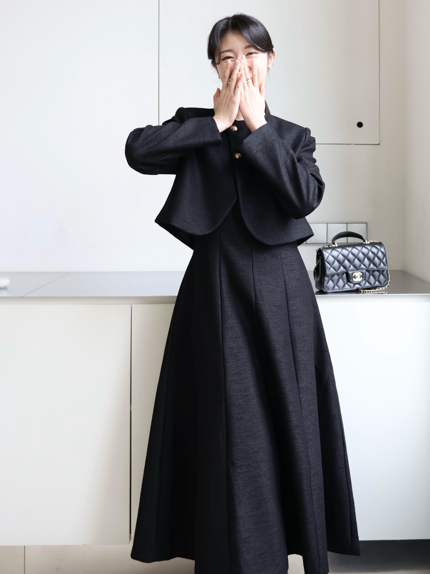 Mặc gì đi làm ngày rét mướt: 4 công thức đơn giản, đủ ấm áp mà vẫn chuẩn thanh lịch- Ảnh 10. Mặc gì đi làm ngày rét mướt: 4 công thức đơn giản, đủ ấm áp mà vẫn chuẩn thanh lịch- Ảnh 10.