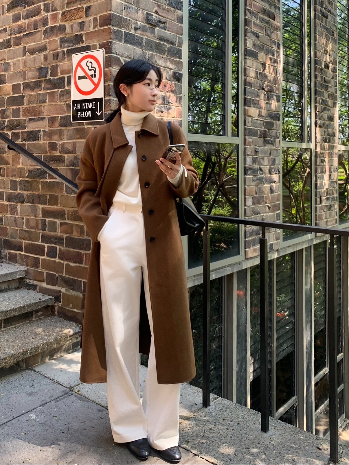 Mặc gì đi làm ngày rét mướt: 4 công thức đơn giản, đủ ấm áp mà vẫn chuẩn thanh lịch- Ảnh 4. Mặc gì đi làm ngày rét mướt: 4 công thức đơn giản, đủ ấm áp mà vẫn chuẩn thanh lịch- Ảnh 4.