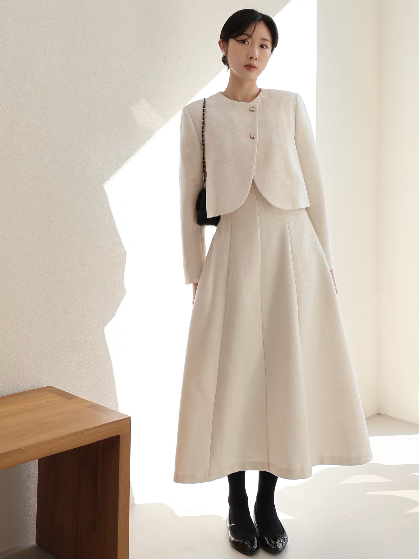 Mặc gì đi làm ngày rét mướt: 4 công thức đơn giản, đủ ấm áp mà vẫn chuẩn thanh lịch- Ảnh 9. Mặc gì đi làm ngày rét mướt: 4 công thức đơn giản, đủ ấm áp mà vẫn chuẩn thanh lịch- Ảnh 9.