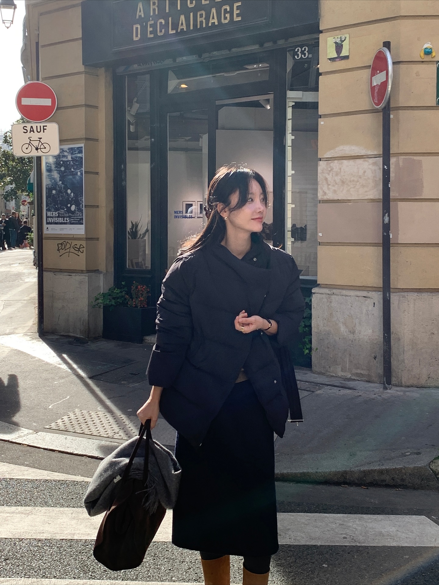 Mặc gì đi làm ngày rét mướt: 4 công thức đơn giản, đủ ấm áp mà vẫn chuẩn thanh lịch- Ảnh 7. Mặc gì đi làm ngày rét mướt: 4 công thức đơn giản, đủ ấm áp mà vẫn chuẩn thanh lịch- Ảnh 7.