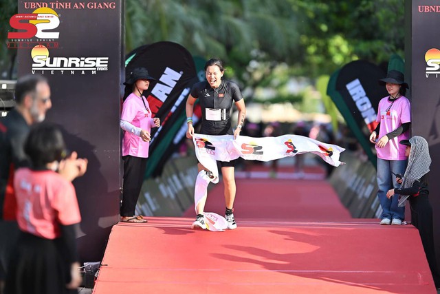 Ánh Viên và bạn trai tin đồn sánh vai cực đẹp đôi, lần đầu xuất hiện công khai gây chú ý- Ảnh 1. Ánh Viên và bạn trai tin đồn sánh vai cực đẹp đôi, lần đầu xuất hiện công khai gây chú ý- Ảnh 1.