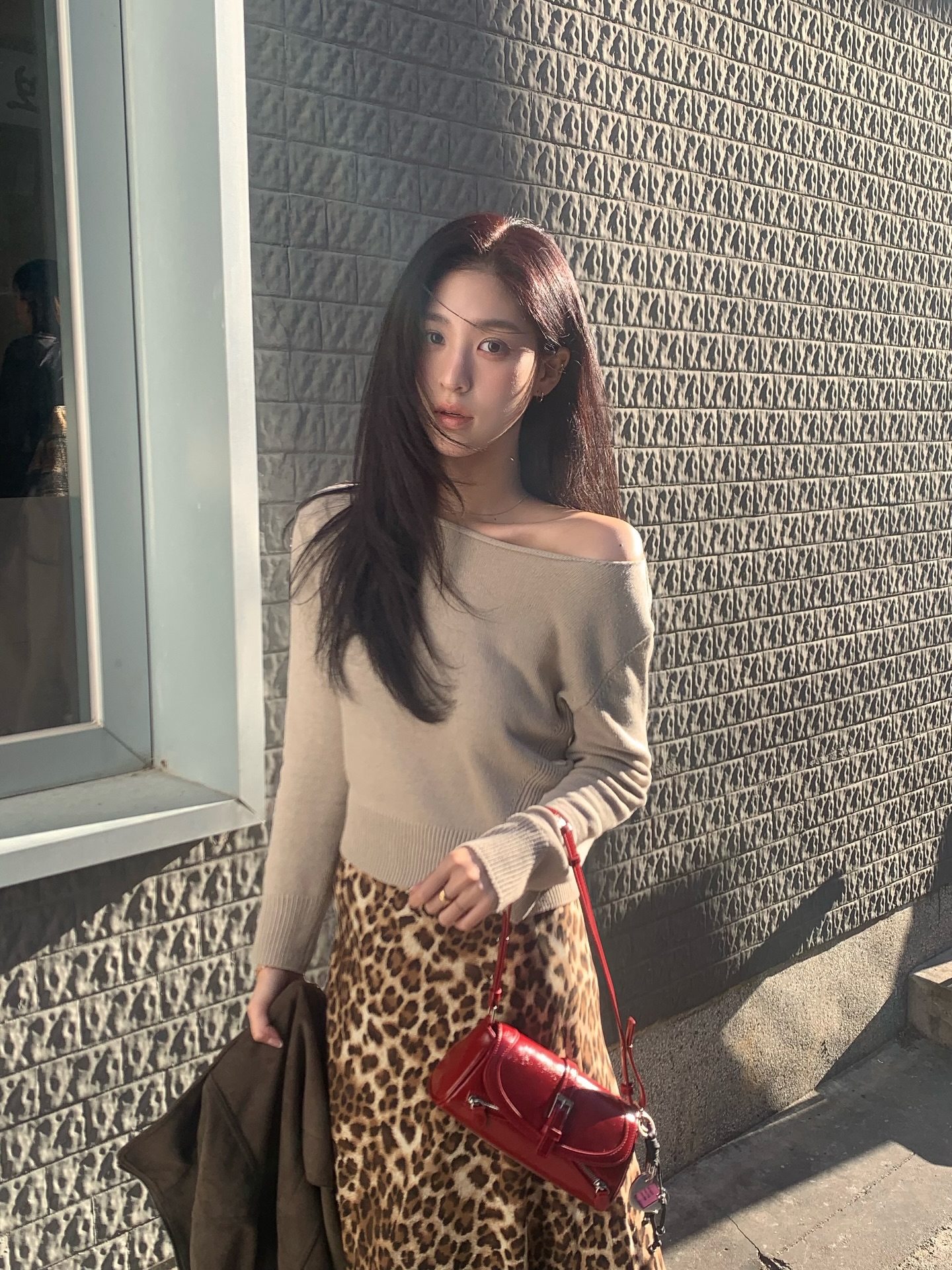 Đang hot hơn cả trang phục màu đen chính là đồ màu trắng - be: Trẻ trung hơn nhiều, tinh tế đỉnh cao- Ảnh 10. Đang hot hơn cả trang phục màu đen chính là đồ màu trắng - be: Trẻ trung hơn nhiều, tinh tế đỉnh cao- Ảnh 10.