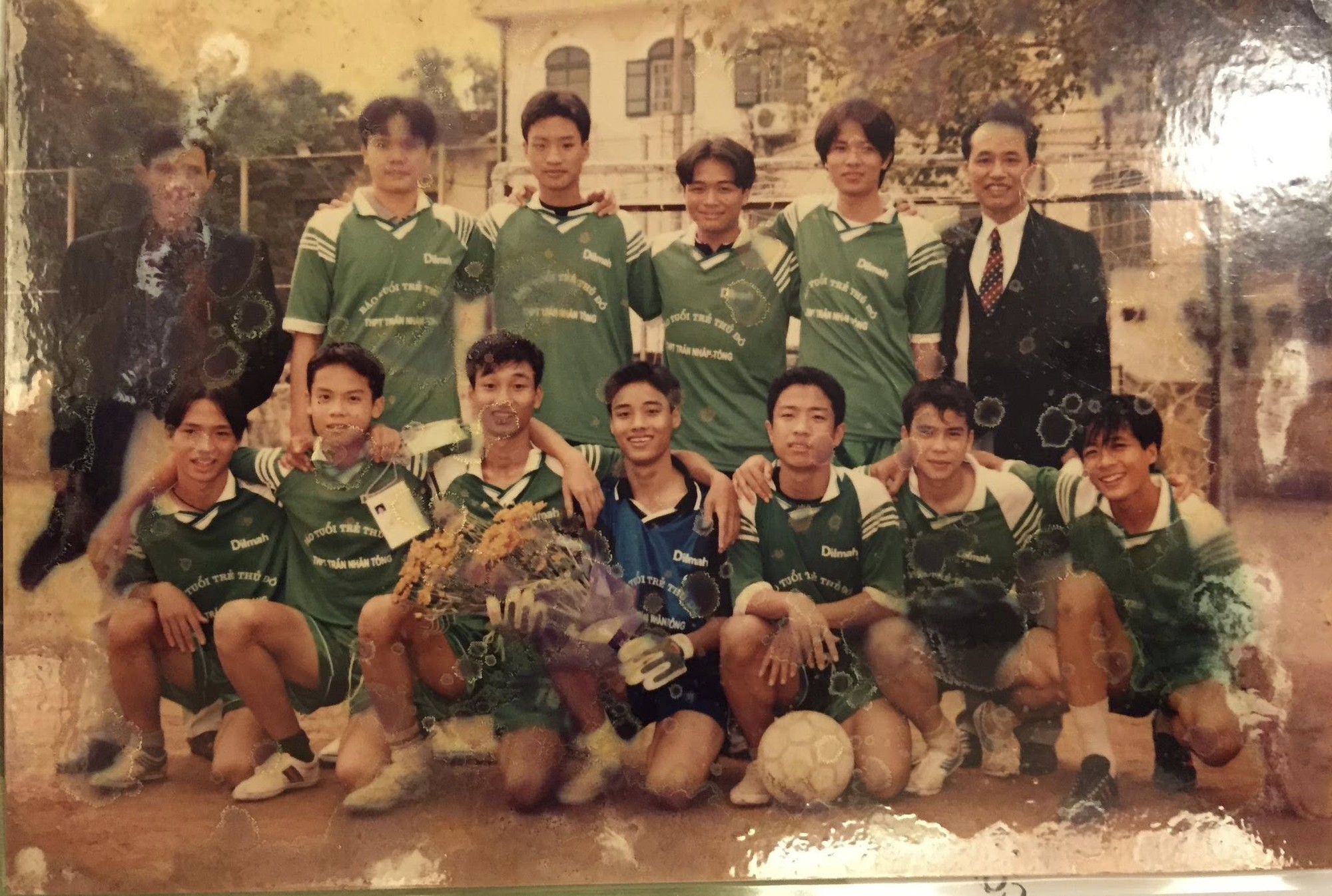 Nam sinh đen - gầy - nghịch từng làm "đại ca" trường cấp 3, 24 năm sau trở lại trường xưa khiến tất cả trầm trồ- Ảnh 2.