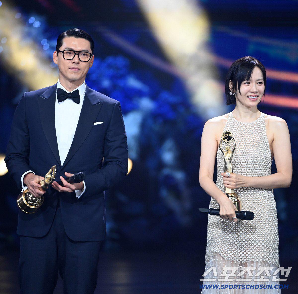 Không chịu nổi vợ chồng Hyun Bin - Son Ye Jin được nữa rồi!- Ảnh 15. Không chịu nổi vợ chồng Hyun Bin - Son Ye Jin được nữa rồi!- Ảnh 15.