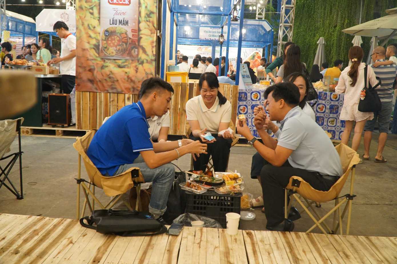 Lượng người mua ngoài sức tưởng tượng tại 'Ngày hội Cua' lần đầu tổ chức ở TPHCM- Ảnh 11.