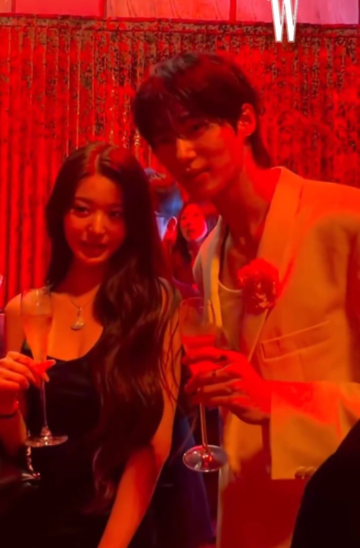 Lộ clip công chúa Kpop liếc mắt đưa tình với nam thần showbiz, cặp đôi Cõng Anh Mà Chạy vậy là toang?- Ảnh 5. Lộ clip công chúa Kpop liếc mắt đưa tình với nam thần showbiz, cặp đôi Cõng Anh Mà Chạy vậy là toang?- Ảnh 5.