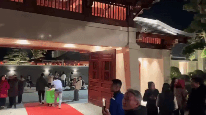 Cận cảnh siêu biệt phủ của trưởng thôn trẻ giàu nhất Việt Nam- Ảnh 7.