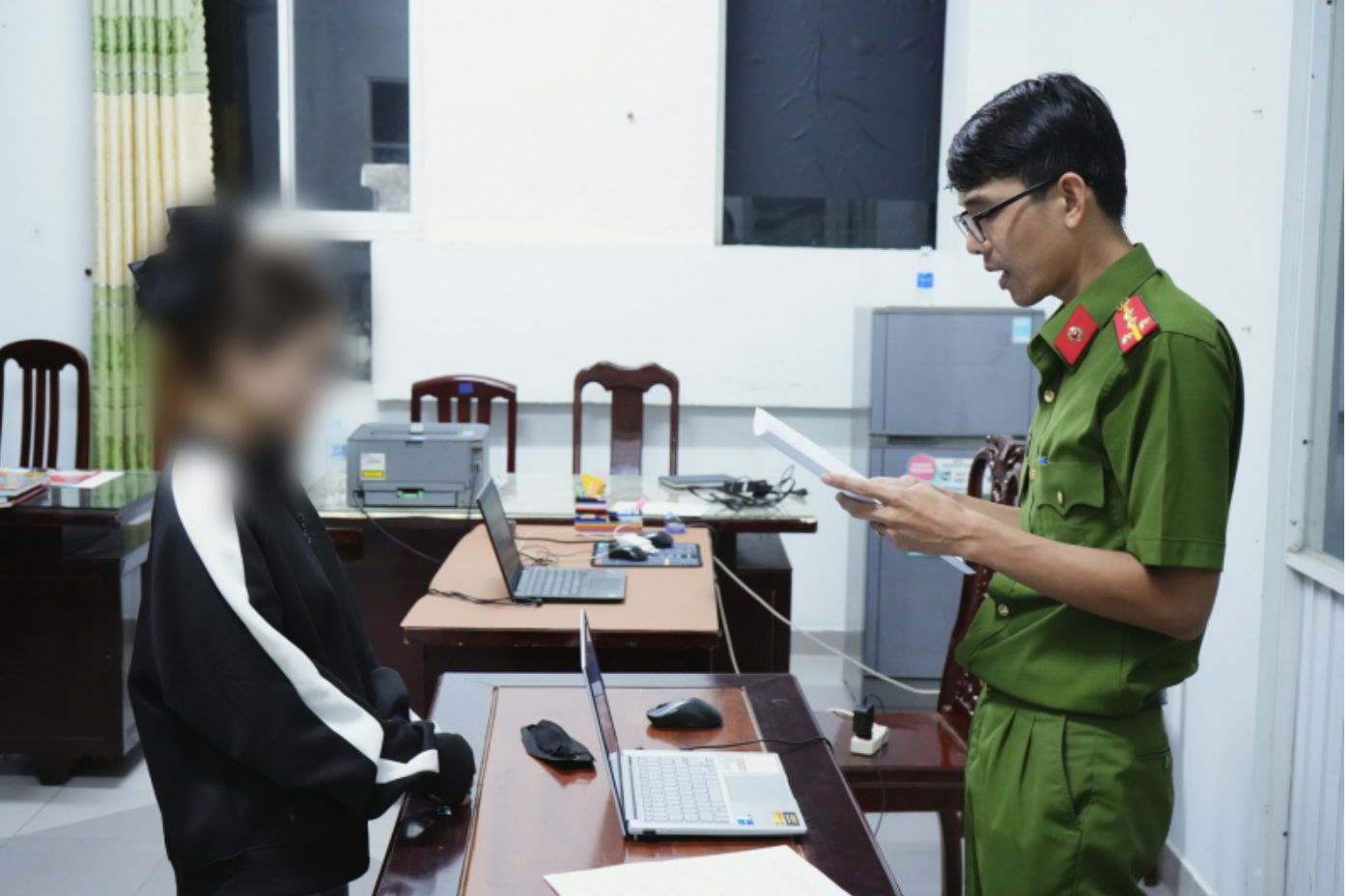 Cần Thơ: Nhờ xóa ảnh nhạy cảm với người yêu cũ, cô gái làm nhiều thanh thiếu niên bị bắt- Ảnh 2. Cần Thơ: Nhờ xóa ảnh nhạy cảm với người yêu cũ, cô gái làm nhiều thanh thiếu niên bị bắt- Ảnh 2.