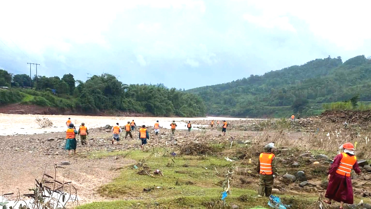 Tìm thấy "vật bất ly thân" của tài xế xe đầu kéo mất tích ở Quảng Trị- Ảnh 2.