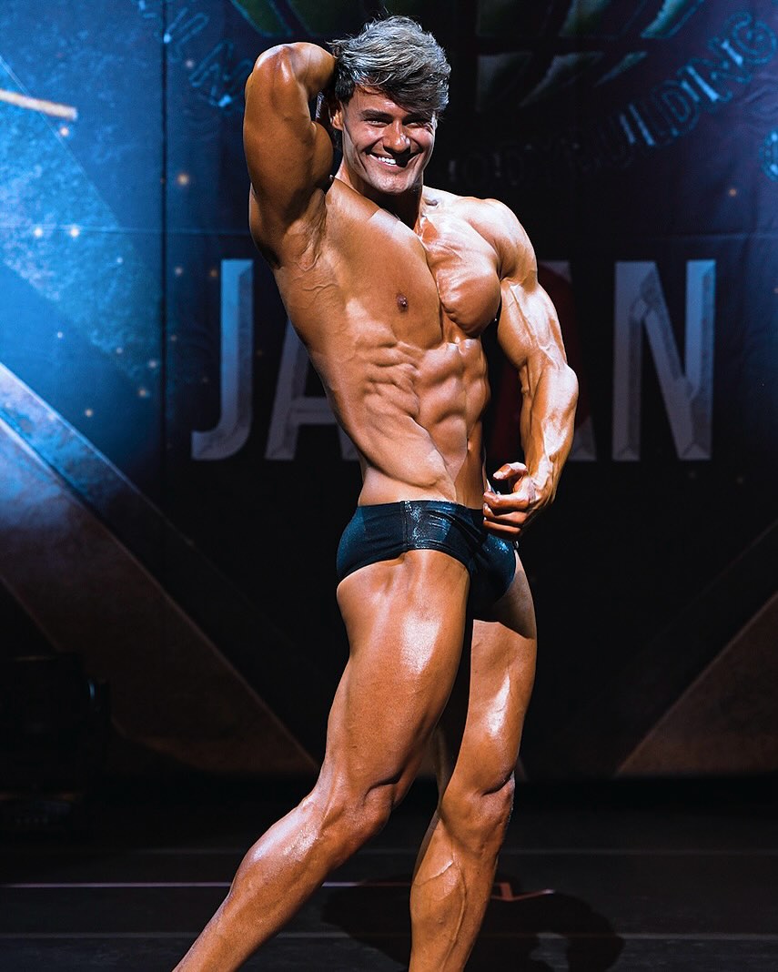 Trai đẹp tập gym từ bé, đến năm 18 tuổi thể hình phát triển đồ sộ cực dị khiến tất cả choáng váng- Ảnh 2.