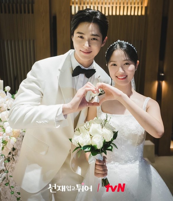 Lộ clip công chúa Kpop liếc mắt đưa tình với nam thần showbiz, cặp đôi Cõng Anh Mà Chạy vậy là toang?- Ảnh 4. Lộ clip công chúa Kpop liếc mắt đưa tình với nam thần showbiz, cặp đôi Cõng Anh Mà Chạy vậy là toang?- Ảnh 4.