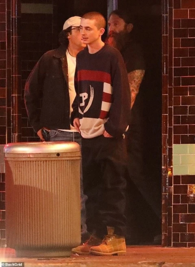 Ngoại hình gây sốc của Timothée Chalamet sau tin Ngoại hình gây sốc của Timothée Chalamet sau tin