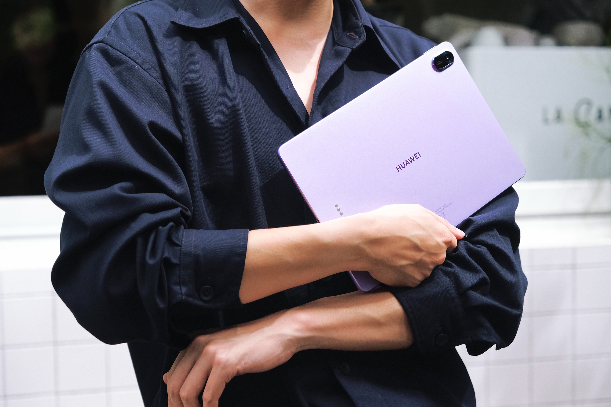 Mẫu tablet giá dưới 10 triệu đồng: dùng như máy tính, có màu tím lạ mắt- Ảnh 3. Mẫu tablet giá dưới 10 triệu đồng: dùng như máy tính, có màu tím lạ mắt- Ảnh 3.