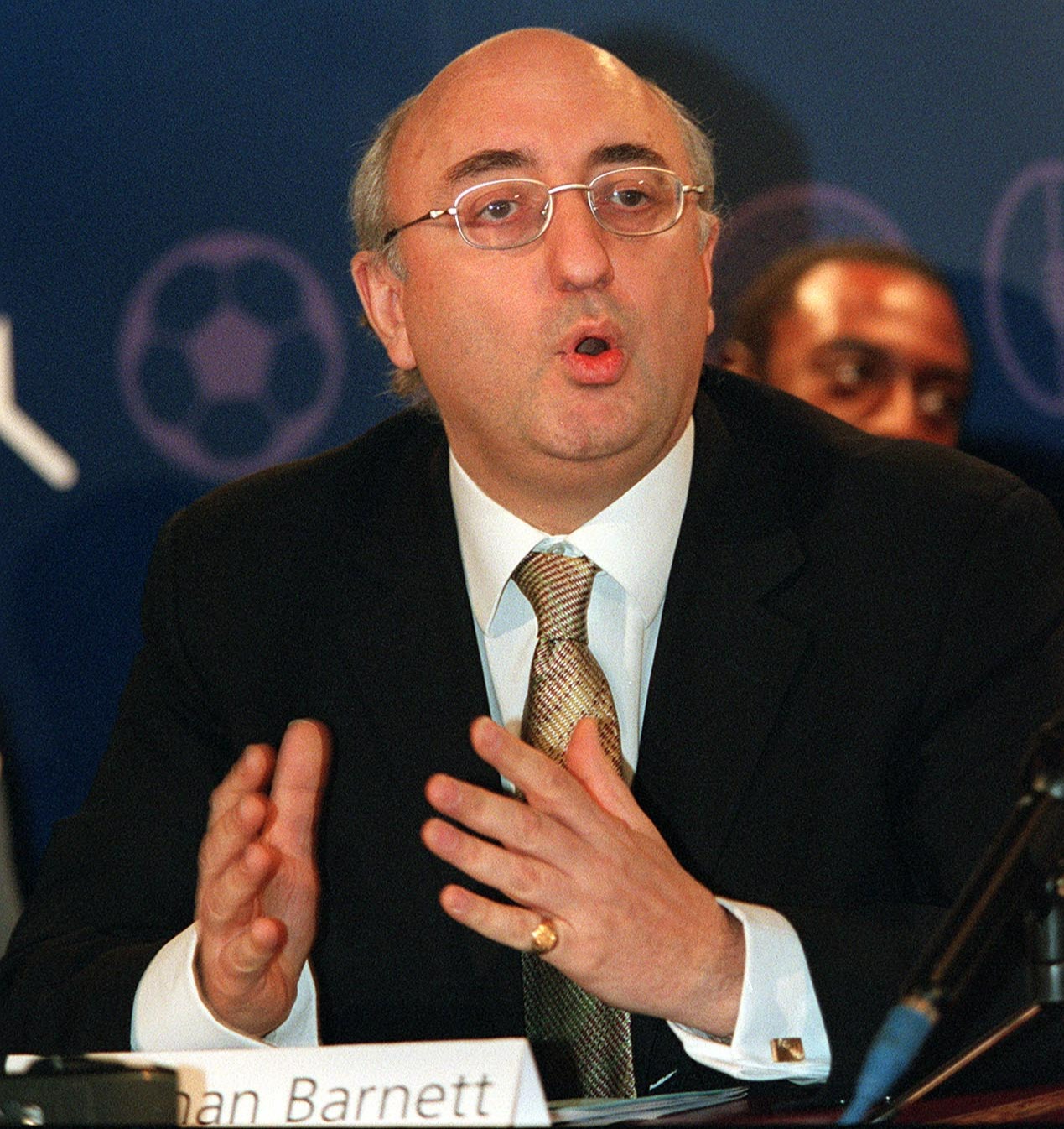 Siêu cò bóng đá quyền lực nhất thế giới bị cáo buộc lạm dụng tình dục và bạo hành suốt 6 năm- Ảnh 2. Siêu cò bóng đá quyền lực nhất thế giới bị cáo buộc lạm dụng tình dục và bạo hành suốt 6 năm- Ảnh 2.