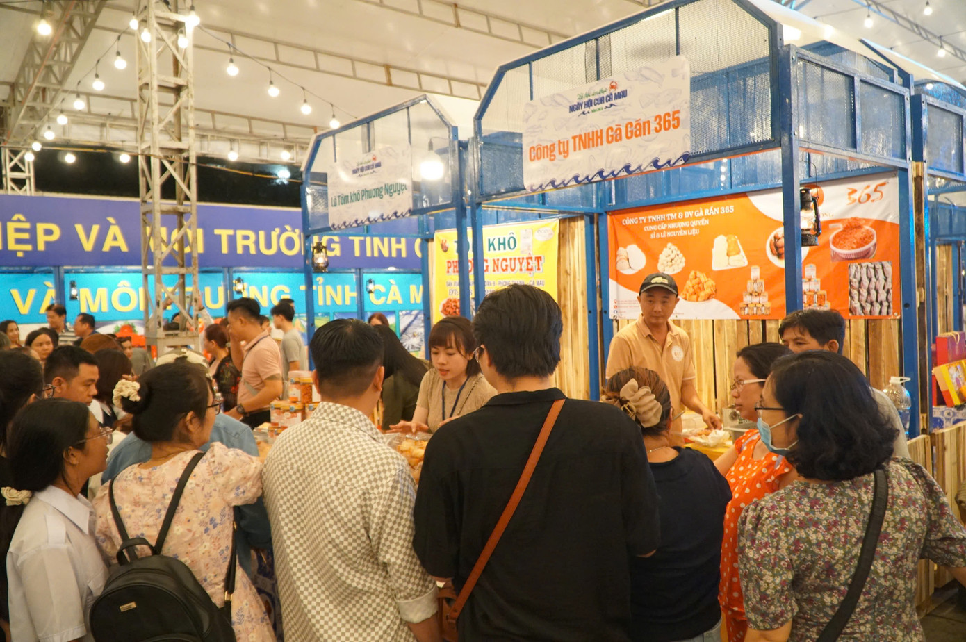 Lượng người mua ngoài sức tưởng tượng tại 'Ngày hội Cua' lần đầu tổ chức ở TPHCM- Ảnh 8.
