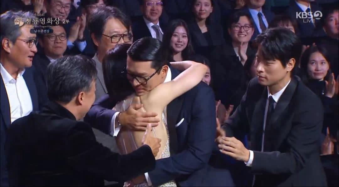 Rồng Xanh 2025: Hyun Bin và Son Ye Jin cùng lên ngôi Ảnh đế - Ảnh hậu, phim hay nhất là cái tên không ai dám cãi- Ảnh 2.