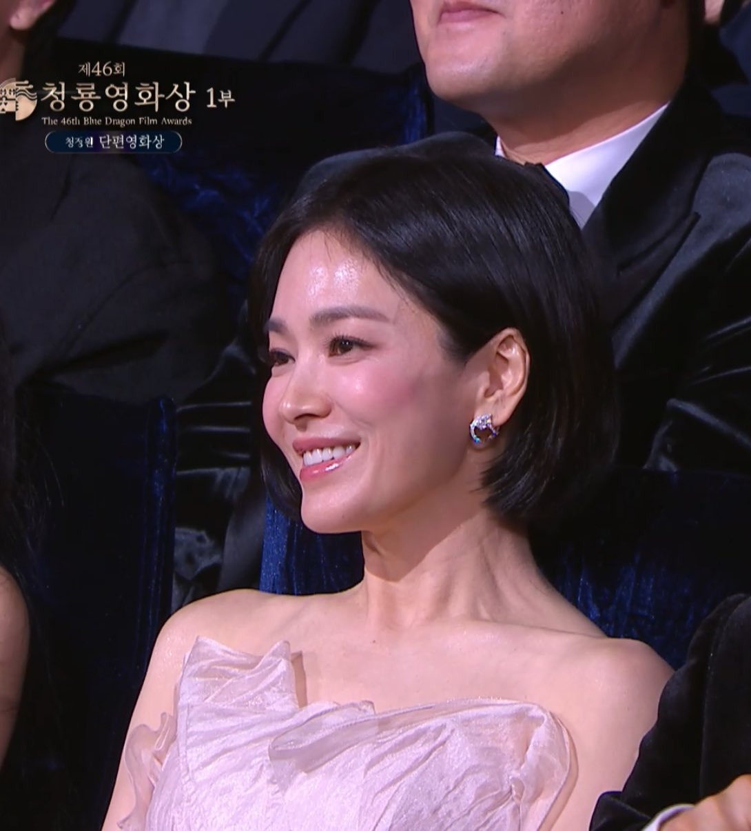 Song Hye Kyo né đi thảm đỏ Rồng Xanh 2025 vì Hyun Bin - Son Ye Jin?- Ảnh 5. Song Hye Kyo né đi thảm đỏ Rồng Xanh 2025 vì Hyun Bin - Son Ye Jin?- Ảnh 5.