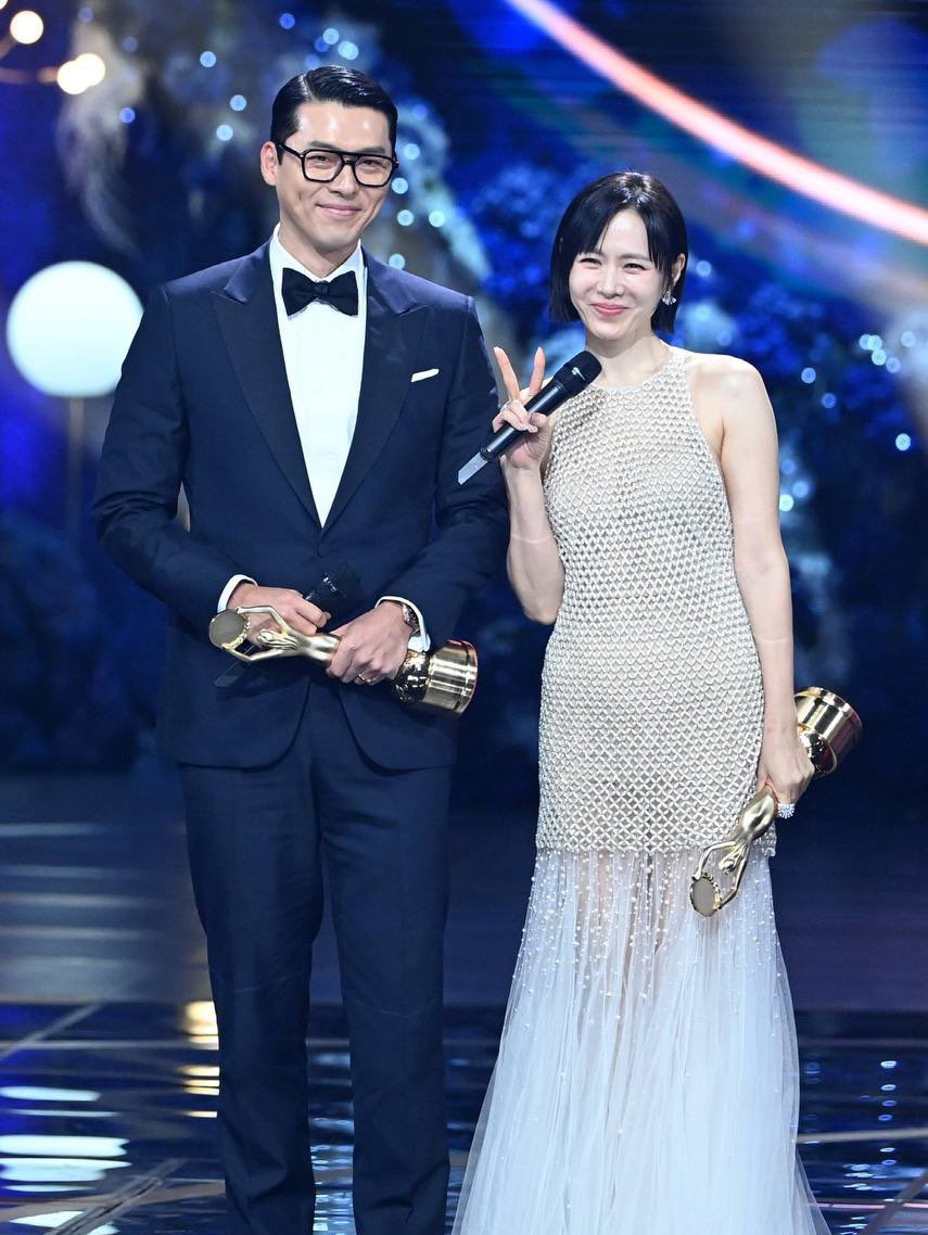 Không chịu nổi vợ chồng Hyun Bin - Son Ye Jin được nữa rồi!- Ảnh 16. Không chịu nổi vợ chồng Hyun Bin - Son Ye Jin được nữa rồi!- Ảnh 16.