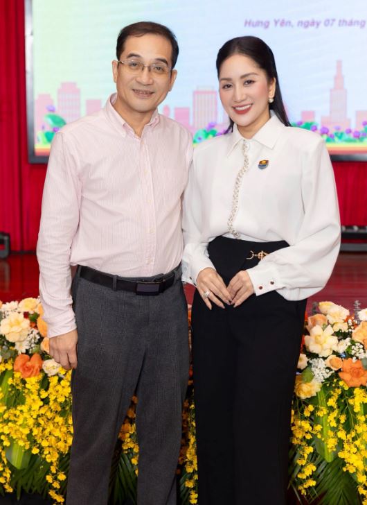 Học vấn CỰC KHỦNG của người đàn ông đứng cạnh Khánh Thi!- Ảnh 1.