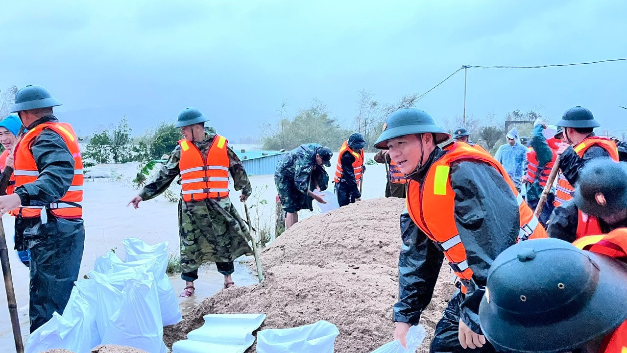 Lũ dâng gần 2m, trung tâm Gia Lai hỗn loạn- Ảnh 8.