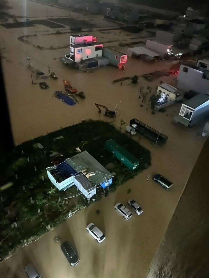 Cận cảnh mưa lũ lịch sử, hàng ngàn nhà dân Gia Lai chìm trong biển nước- Ảnh 3.