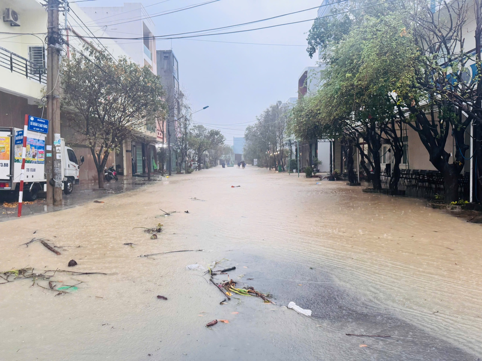 Cận cảnh mưa lũ lịch sử, hàng ngàn nhà dân Gia Lai chìm trong biển nước- Ảnh 19.