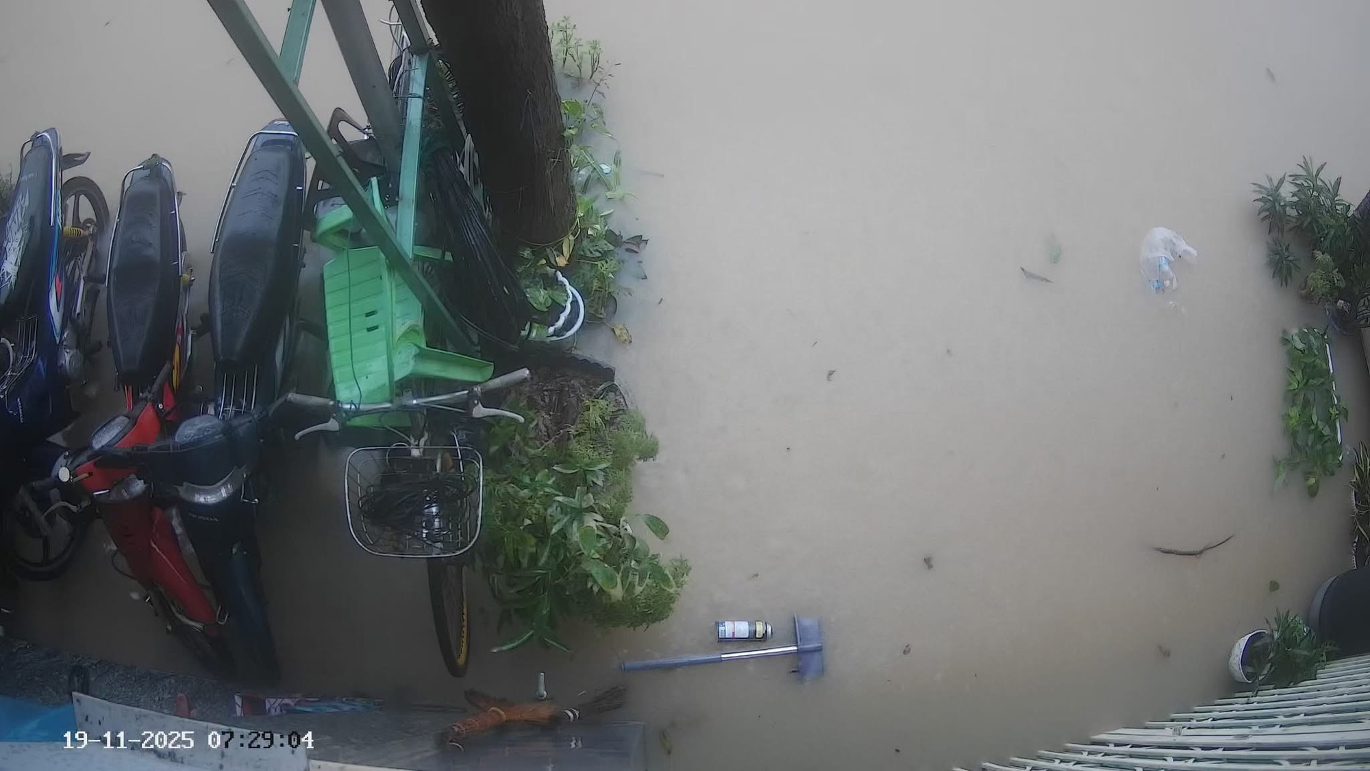 Cận cảnh mưa lũ lịch sử, hàng ngàn nhà dân Gia Lai chìm trong biển nước- Ảnh 23.