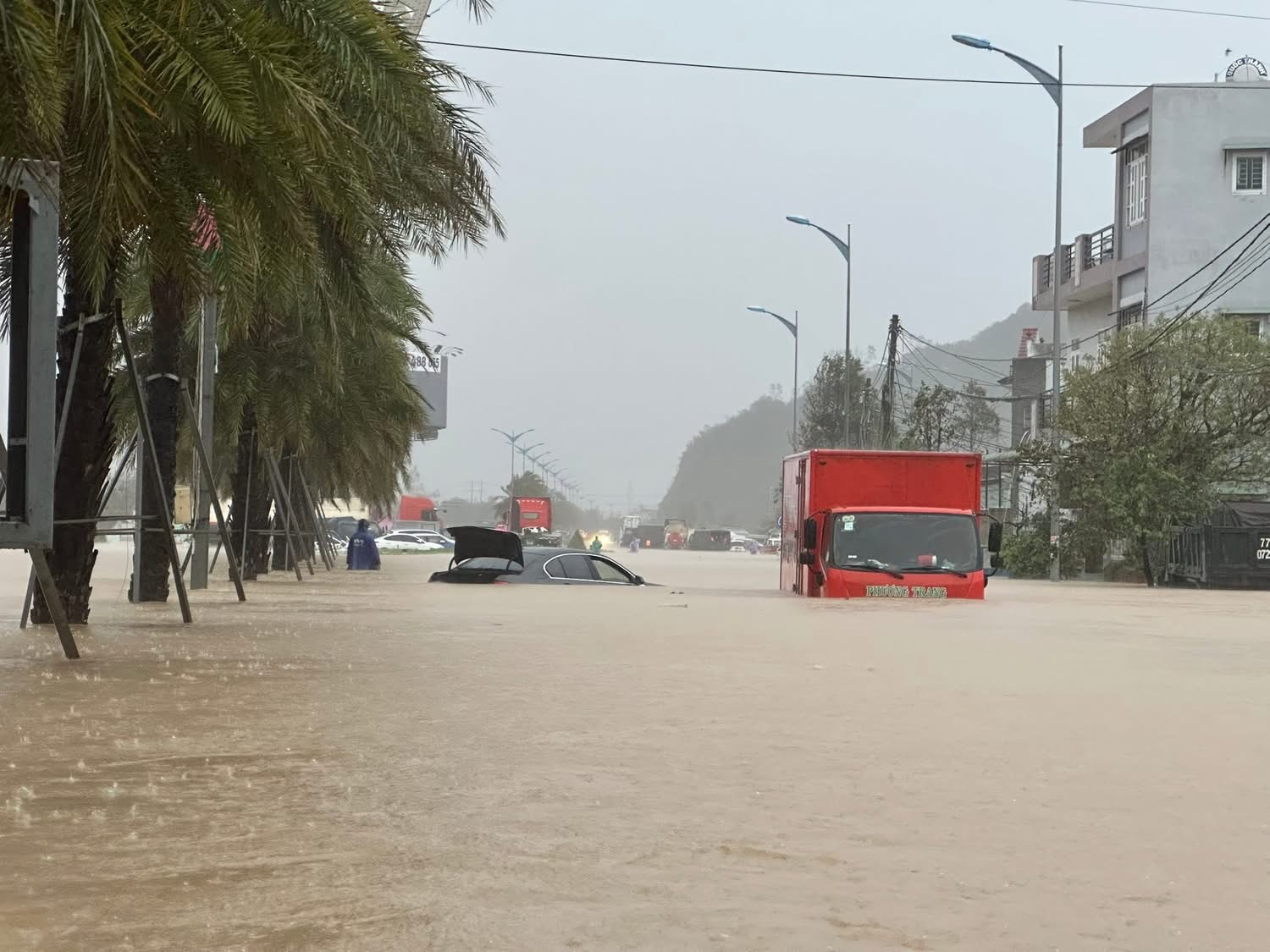 Cận cảnh mưa lũ lịch sử, hàng ngàn nhà dân Gia Lai chìm trong biển nước- Ảnh 28.