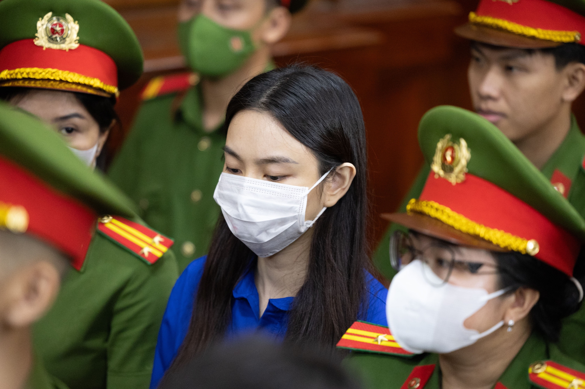 Thùy Tiên không nhận là Hoa hậu, trả lời HĐXX: Nghề nghiệp người mẫu, trình độ học vấn 12/12- Ảnh 1. Thùy Tiên không nhận là Hoa hậu, trả lời HĐXX: Nghề nghiệp người mẫu, trình độ học vấn 12/12- Ảnh 1.