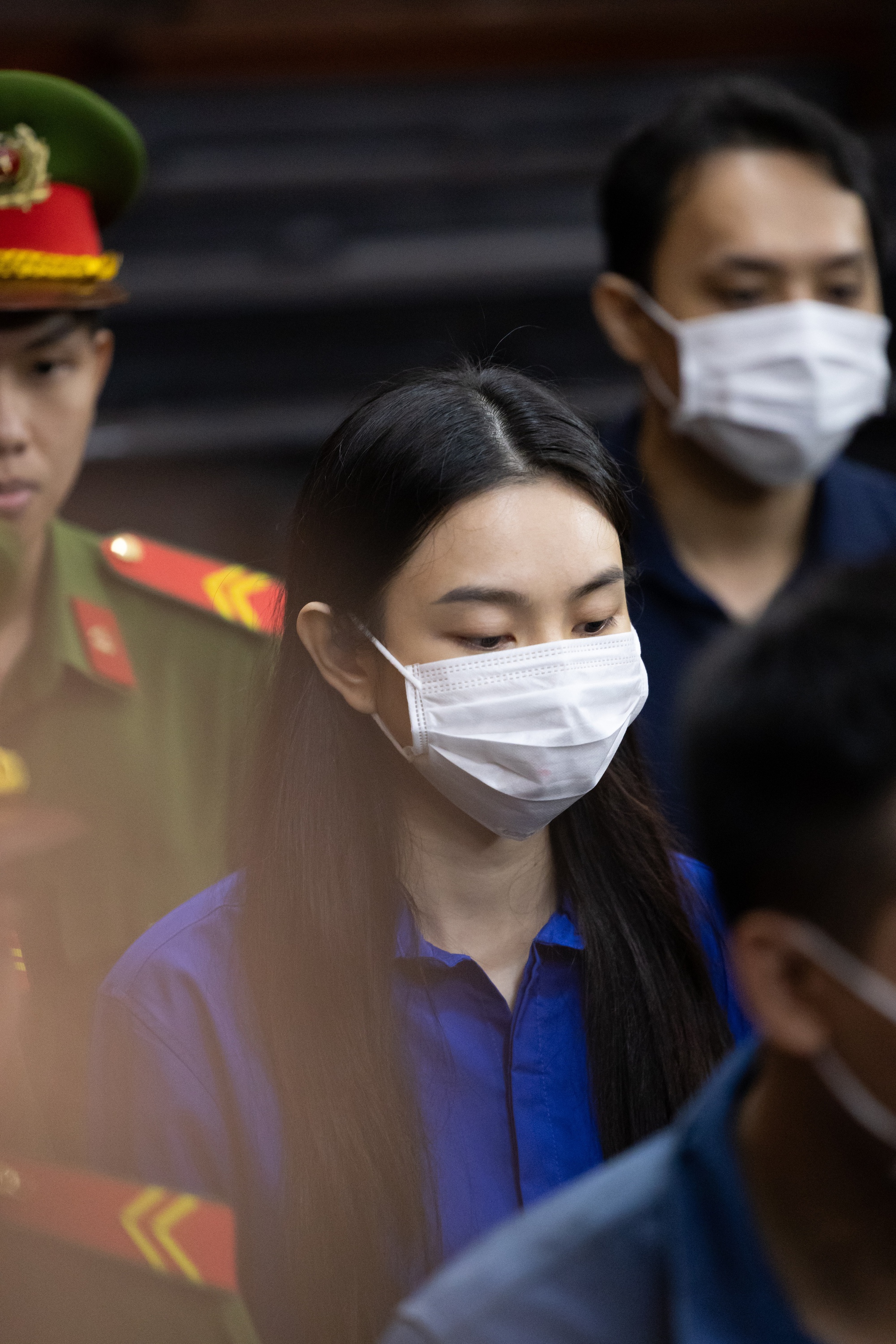 Hoa khôi Thuý Vi mang đến phiên toà xét xử Thuỳ Tiên 1 chiếc hộp, bên trên có dòng chữ cay đắng- Ảnh 5. Hoa khôi Thuý Vi mang đến phiên toà xét xử Thuỳ Tiên 1 chiếc hộp, bên trên có dòng chữ cay đắng- Ảnh 5.