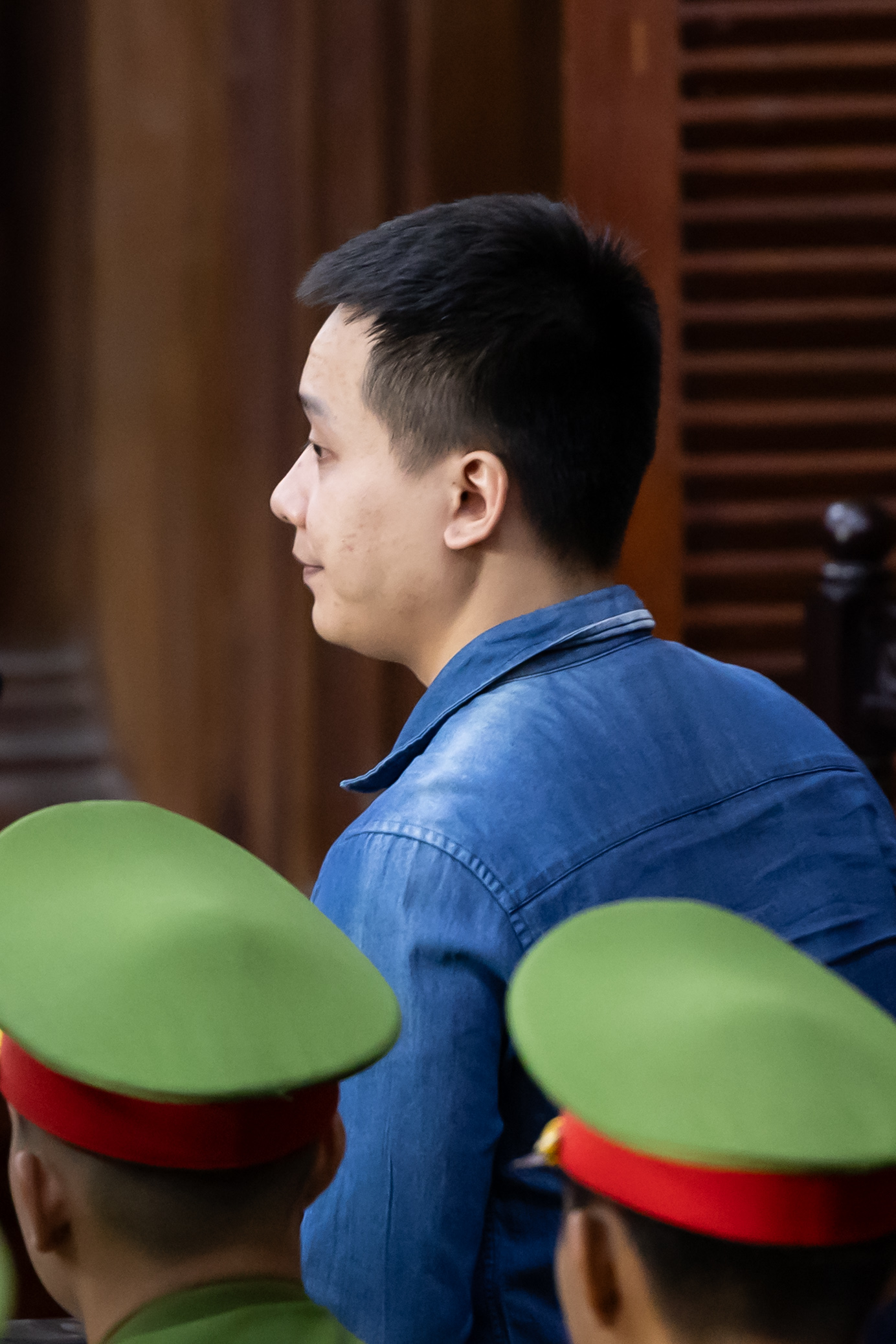 CLIP: Quang Linh Vlogs xin lỗi người đã yêu thương, nhắc đến bố mẹ trong lời nói sau cùng- Ảnh 2.