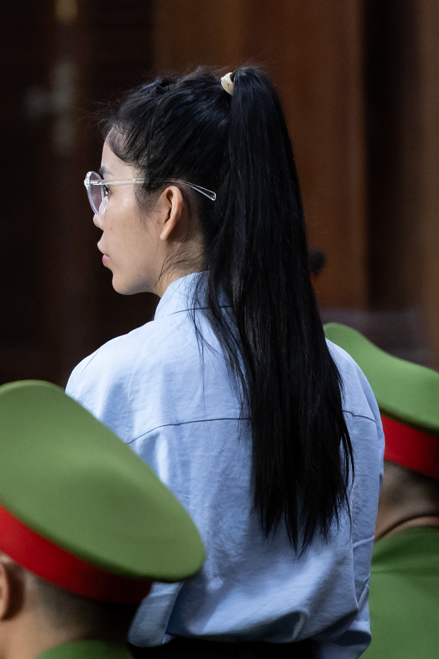 Hằng Du Mục khóc nghẹn: “Hai con nhỏ bị quấy rối, đang phải đối diện với việc bị tước quyền nuôi con”- Ảnh 1. Hằng Du Mục khóc nghẹn: “Hai con nhỏ bị quấy rối, đang phải đối diện với việc bị tước quyền nuôi con”- Ảnh 1.