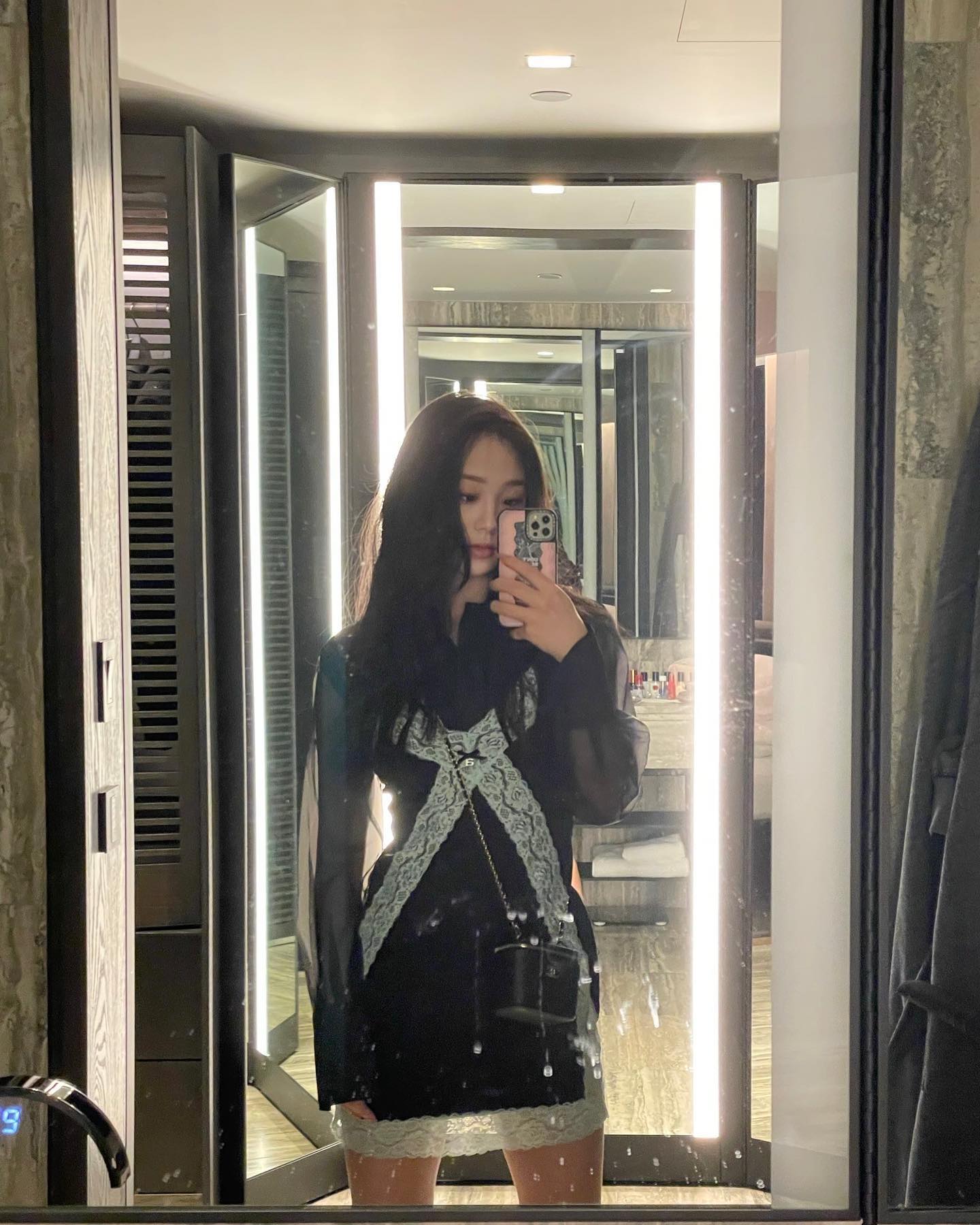 Thiên kim tiểu thư là bạn thân của công chúa Kpop: Visual tri thức nổi bật trong dàn chaebol- Ảnh 18.