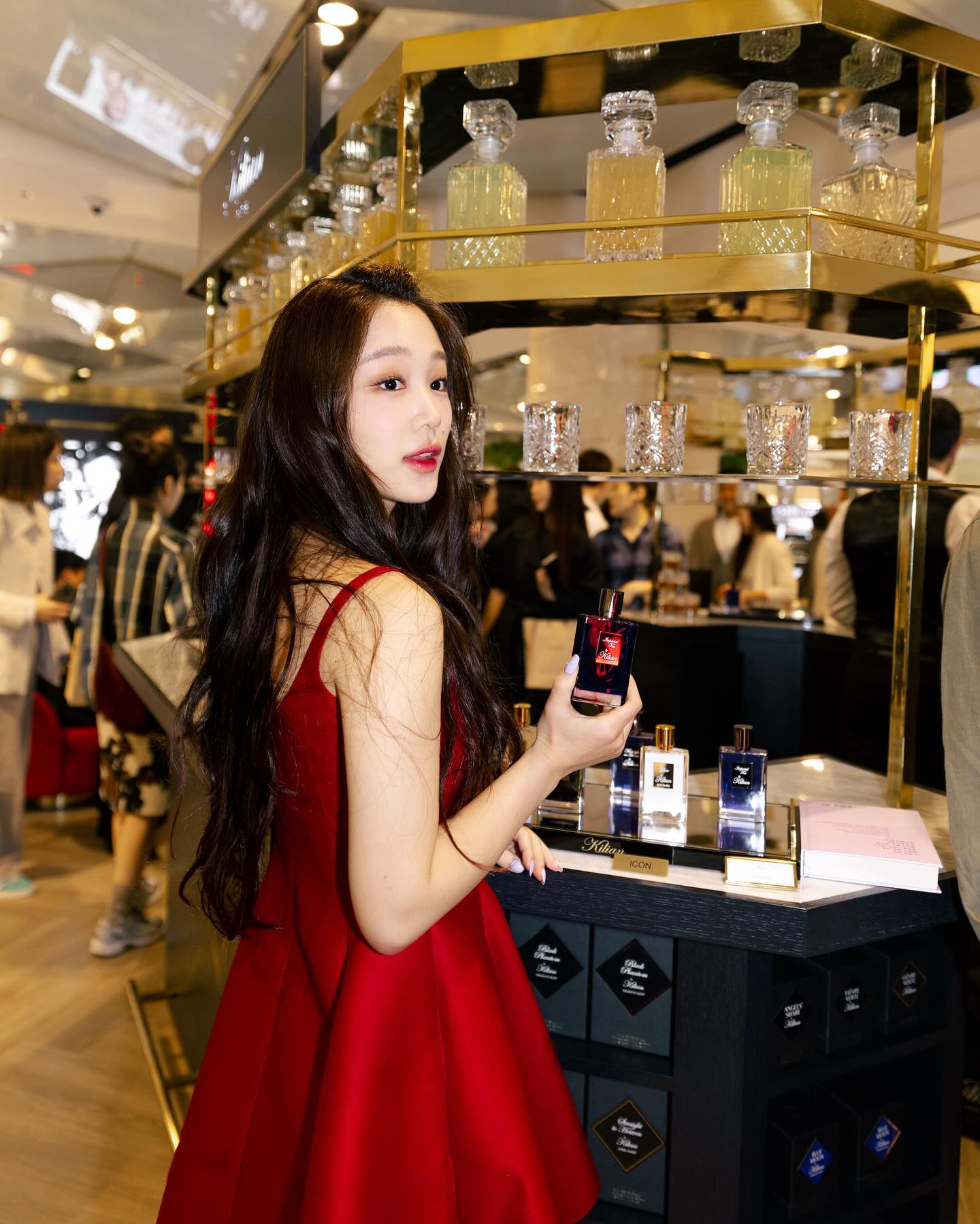 Thiên kim tiểu thư là bạn thân của công chúa Kpop: Visual tri thức nổi bật trong dàn chaebol- Ảnh 14.