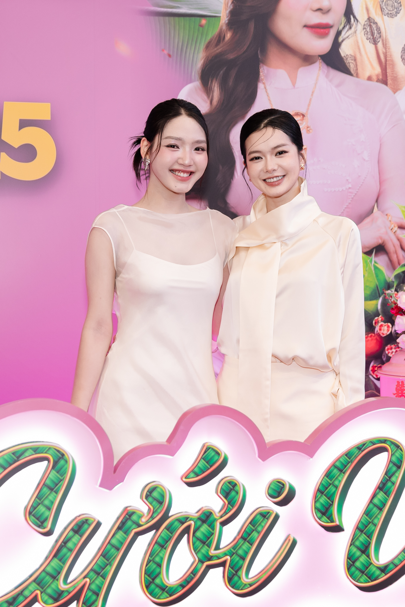 Thảm đỏ HOT nhất hôm nay: Lý Nhã Kỳ - Lê Hoàng Phương đọ sắc bùng nổ, 1 nghệ sĩ lần đầu xuất hiện sau khi phải hầu tòa- Ảnh 9.