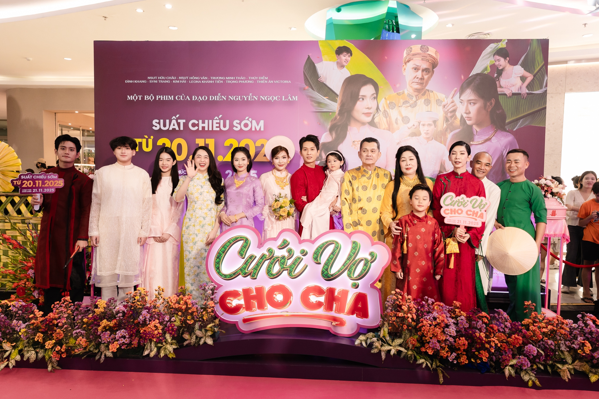 Thảm đỏ HOT nhất hôm nay: Lý Nhã Kỳ - Lê Hoàng Phương đọ sắc bùng nổ, 1 nghệ sĩ lần đầu xuất hiện sau khi phải hầu tòa- Ảnh 1.