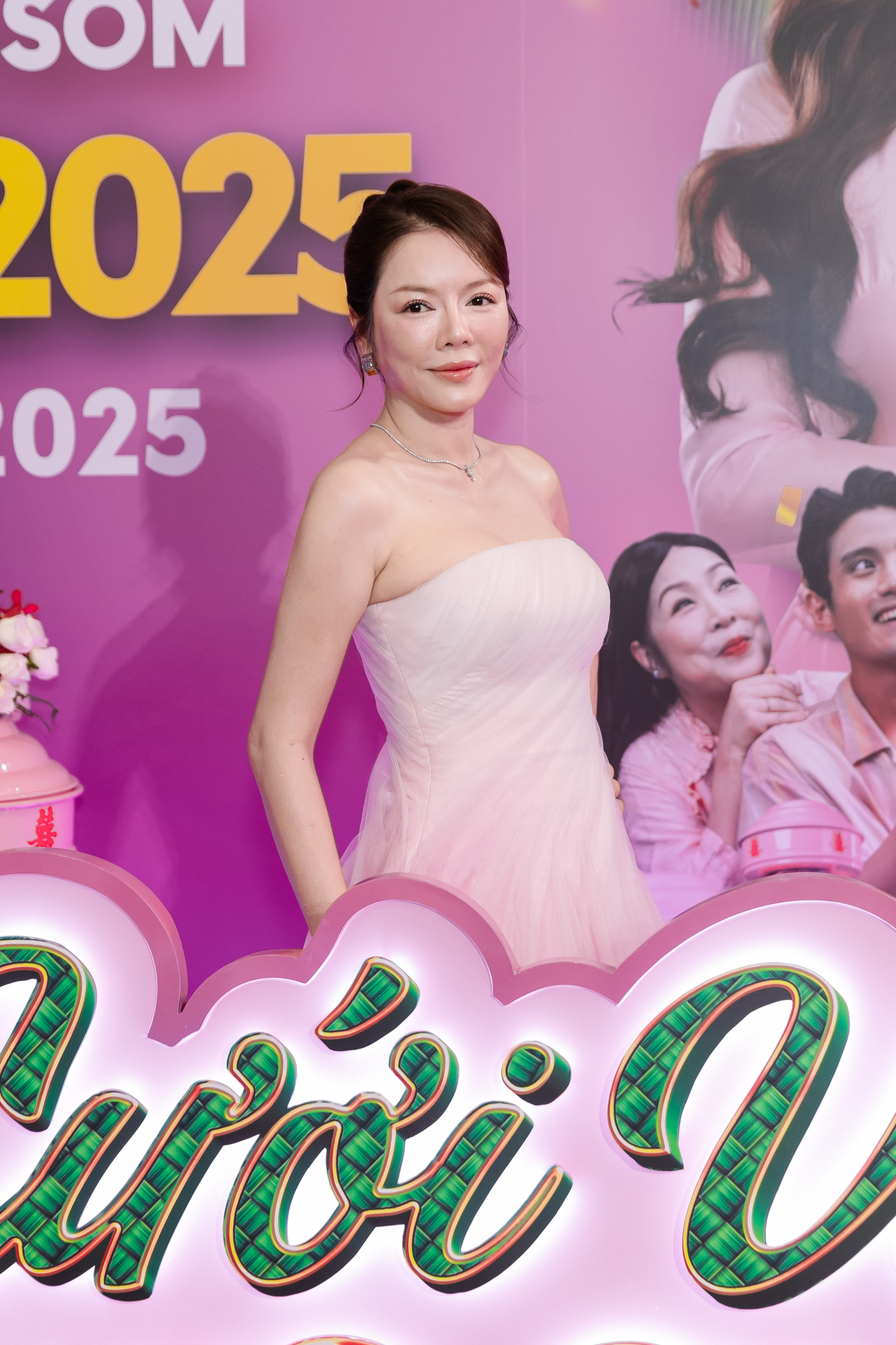 Thảm đỏ HOT nhất hôm nay: Lý Nhã Kỳ - Lê Hoàng Phương đọ sắc bùng nổ, 1 nghệ sĩ lần đầu xuất hiện sau khi phải hầu tòa- Ảnh 3.