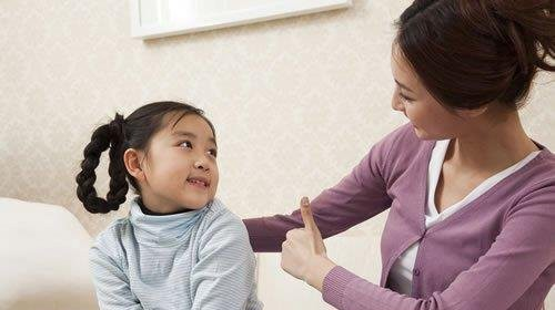 Cảnh báo 4 kiểu khen HẠI nhiều hơn LỢI của cha mẹ- Ảnh 2.