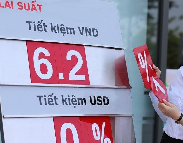 Ngân hàng đồng loạt tăng lãi suất, cá biệt mức gần 40%/năm- Ảnh 1.