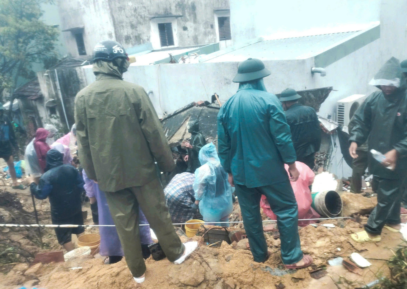 Lở núi vùi lấp nhà, nữ bí thư chi đoàn ở Đắk Lắk tử vong- Ảnh 3.