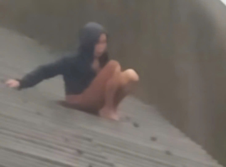 Giữa mưa dữ dội, người dân Đắk Lắk bám mái nhà chờ cứu hộ- Ảnh 3.