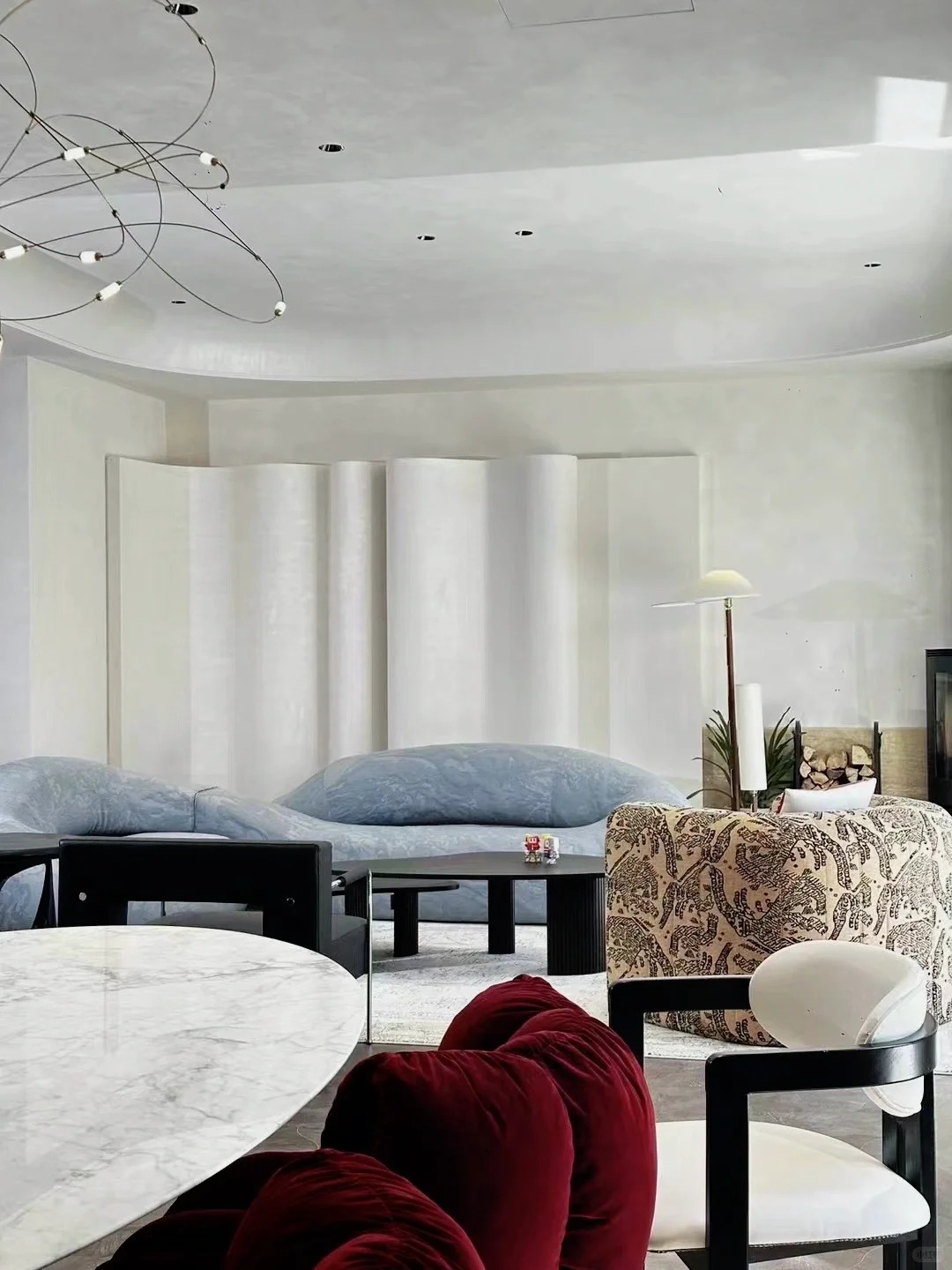 Chịu chơi nhất showbiz: Sofa "vô cực", đảo bếp đá quý chỉ là chuyện nhỏ, chi tiết đắt giá này trong biệt thự 6 tầng 666m2 của Lâu Nghệ Tiêu mới khiến người xem lụi tim!- Ảnh 10.