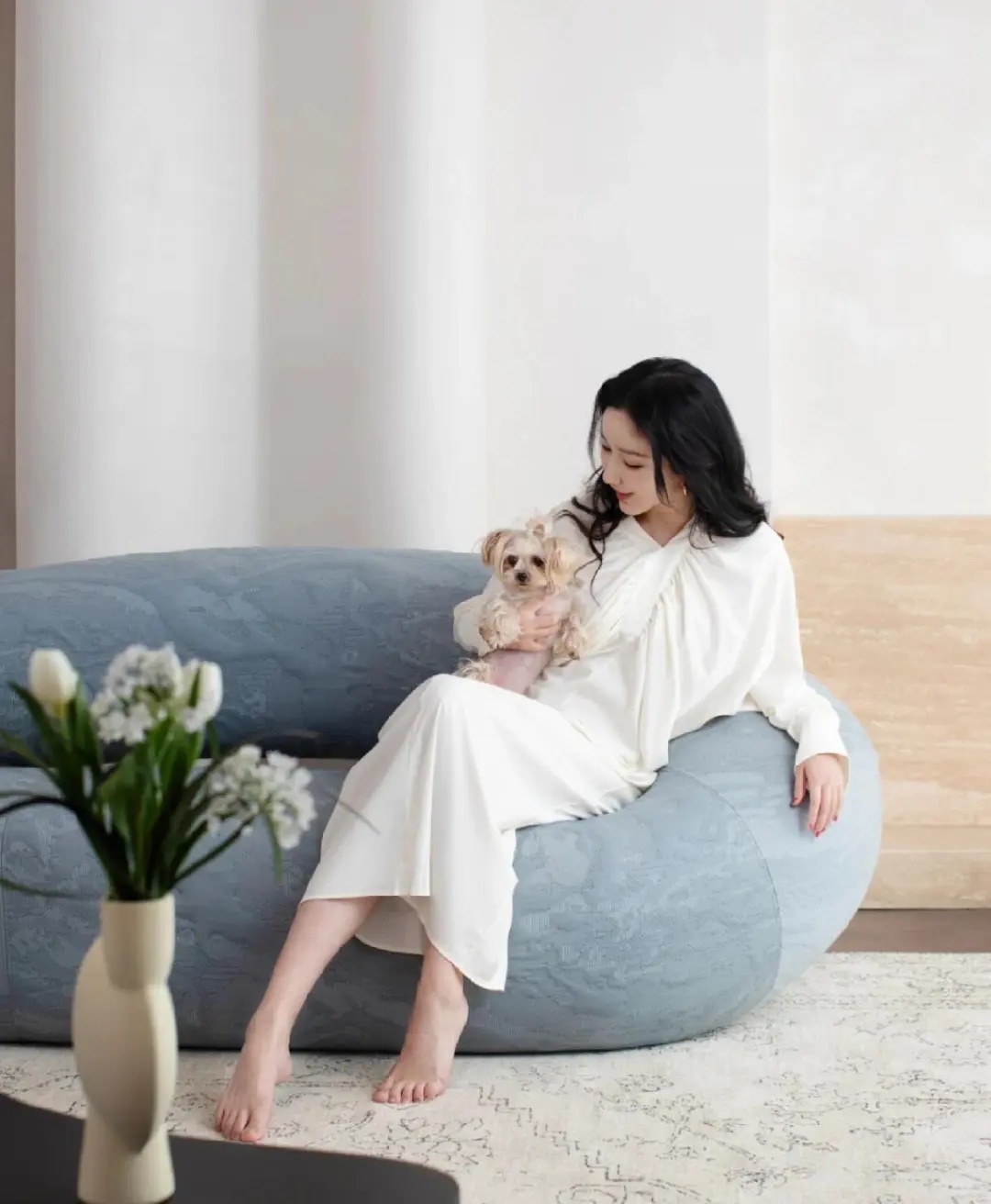 Chịu chơi nhất showbiz: Sofa "vô cực", đảo bếp đá quý chỉ là chuyện nhỏ, chi tiết đắt giá này trong biệt thự 6 tầng 666m2 của Lâu Nghệ Tiêu mới khiến người xem lụi tim!- Ảnh 5.