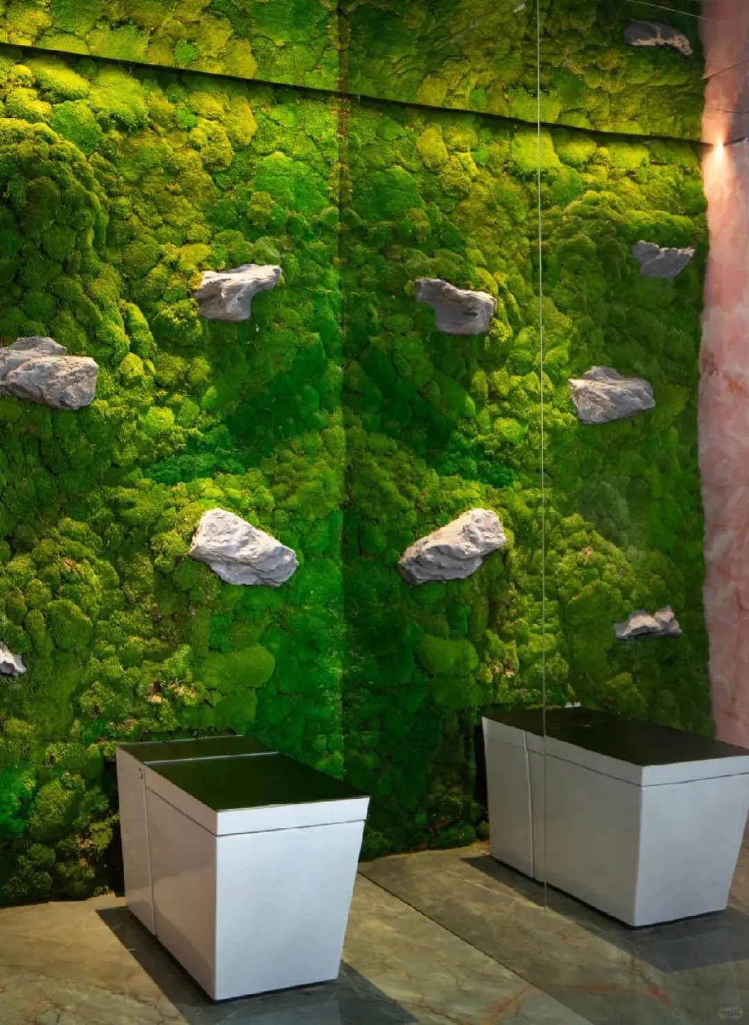 Chịu chơi nhất showbiz: Sofa "vô cực", đảo bếp đá quý chỉ là chuyện nhỏ, chi tiết đắt giá này trong biệt thự 6 tầng 666m2 của Lâu Nghệ Tiêu mới khiến người xem lụi tim!- Ảnh 15.