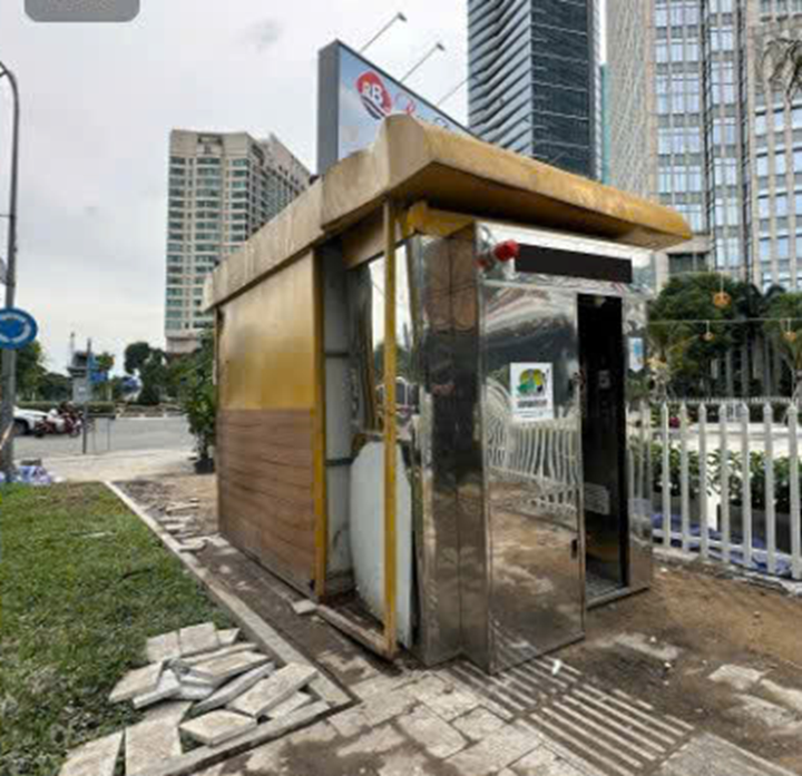 Nhà vệ sinh công cộng 500 triệu ở trung tâm TP.HCM biến mất đã "quay trở lại"- Ảnh 1.