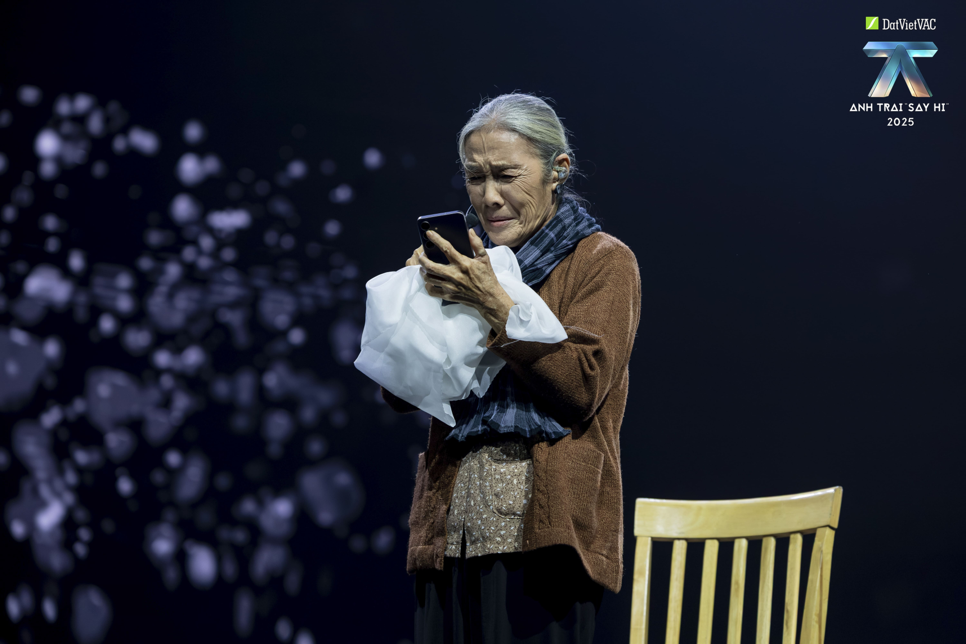 Hậu trường Live Stage 4 Anh Trai Say Hi hé lộ OgeNus rơi nước mắt khi nói về mẹ, lâu rồi không khóc như thế này- Ảnh 6.