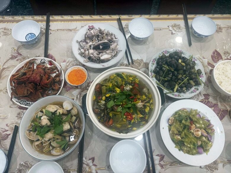 Em trai nhắn 1 câu tới cố diễn viên Quý Bình, ai nghe cũng lặng người- Ảnh 3. Em trai nhắn 1 câu tới cố diễn viên Quý Bình, ai nghe cũng lặng người- Ảnh 3.