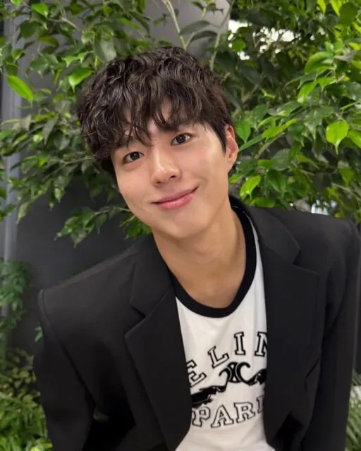 14 giây Park Bo Gum cầm điếu thuốc trên tay làm 14 giây Park Bo Gum cầm điếu thuốc trên tay làm
