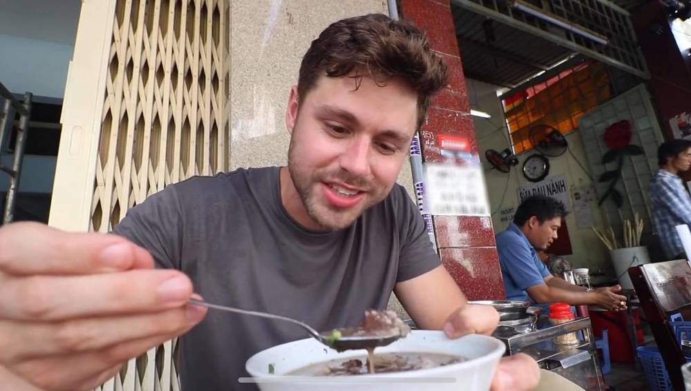 Khách Tây thốt lên sau khi ăn món bình dân, quen thuộc của nhiều người Việt: 