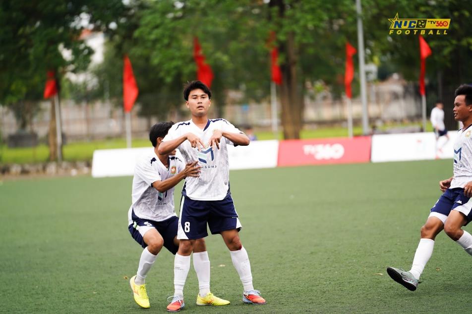 Cầu thủ Lào tỏ tình trên sân, HLV Bồ Đào Nha “gây sốt”: Giải bóng đá sinh viên 2025 nóng chưa từng thấy!- Ảnh 2. Cầu thủ Lào tỏ tình trên sân, HLV Bồ Đào Nha “gây sốt”: Giải bóng đá sinh viên 2025 nóng chưa từng thấy!- Ảnh 2.